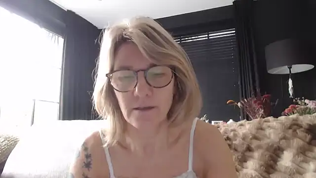 godinflower online show from October 21, 2025, 8:48 am