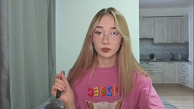 Snapshot of VikiSea chatting on March 13, 2025, 12:02 pm VikiSea online show from March 13, 2025, 12:02 pm