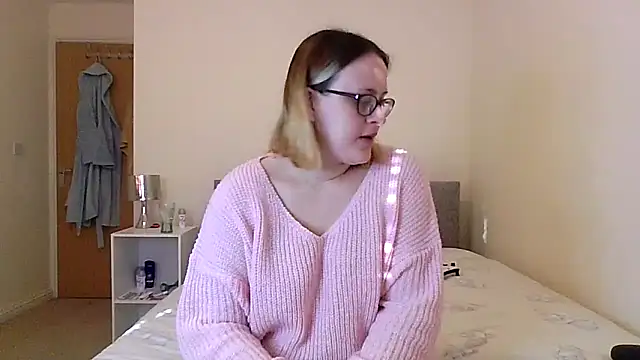 Snapshot of ScarletMae chatting on January 27, 2025, 2:02 pm ScarletMae online show from January 27, 2025, 2:02 pm