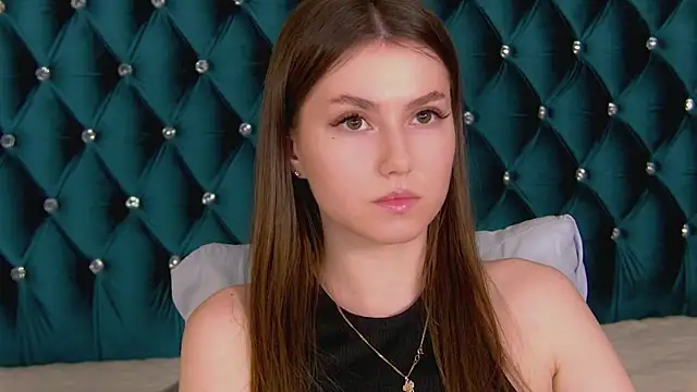 Snapshot of AliceMoreno chatting on October 21, 2025, 5:13 pm AliceMoreno online show from October 21, 2025, 5:13 pm