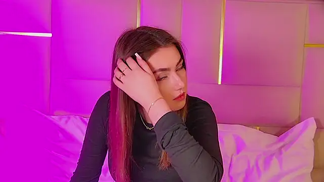 Snapshot of AliceMoreno chatting on November 17, 2025, 5:08 pm AliceMoreno online show from November 17, 2025, 5:08 pm