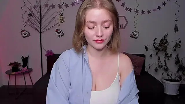 AidaPerry online show from January 7, 2025, 6:14 pm