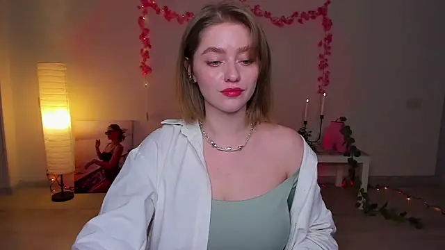 AidaPerry online show from January 21, 2025, 2:05 pm