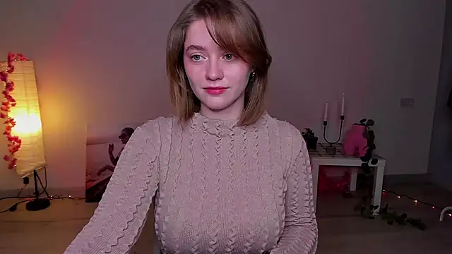 AidaPerry online show from February 6, 2025, 7:18 pm