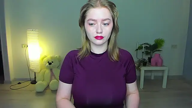 AidaPerry online show from September 24, 2025, 6:44 pm