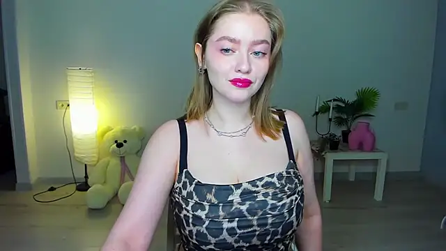 AidaPerry online show from September 28, 2025, 4:12 pm