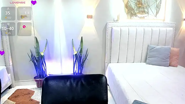 StefyGil  online show from November 18, 2025, 12:20 pm