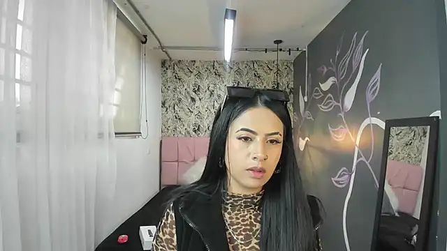 CharlotteeGray  online show from February 6, 2025, 7:40 pm