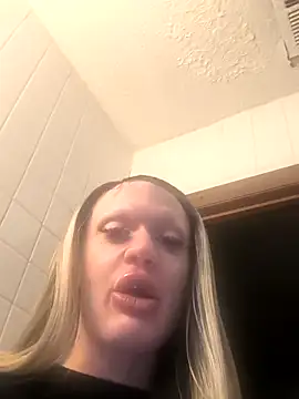 ImCarolinaCutiexxx online show from September 17, 2025, 7:15 pm