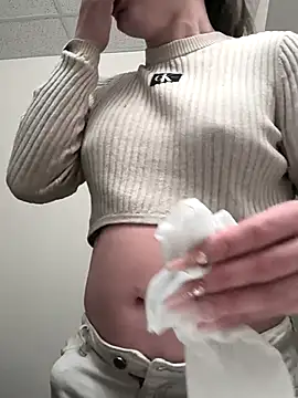 ImCarolinaCutiexxx online show from October 10, 2025, 4:11 am