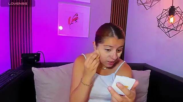 Nahiajhonson  online show from March 23, 2026, 12:20 pm