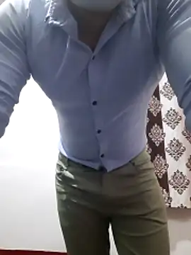 Snapshot of Guyinshortss chatting on February 13, 2026, 8:38 pm Guyinshortss online show from February 13, 2026, 8:38 pm