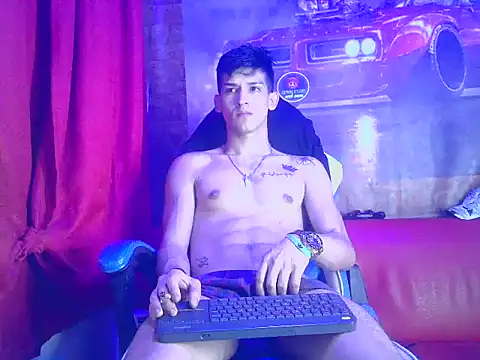 Snapshot of MasterSEX420 chatting on December 16, 2024, 5:17 am MasterSEX420 online show from December 16, 2024, 5:17 am