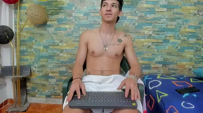 Snapshot of MasterSEX420 chatting on January 10, 2025, 3:27 pm MasterSEX420 online show from January 10, 2025, 3:27 pm