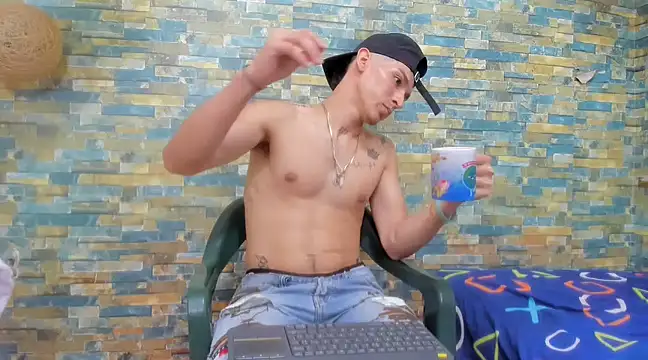 Snapshot of MasterSEX420 chatting on January 15, 2025, 2:56 pm MasterSEX420 online show from January 15, 2025, 2:56 pm