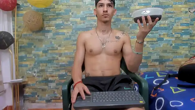 Snapshot of MasterSEX420 chatting on January 18, 2025, 1:08 pm MasterSEX420 online show from January 18, 2025, 1:08 pm