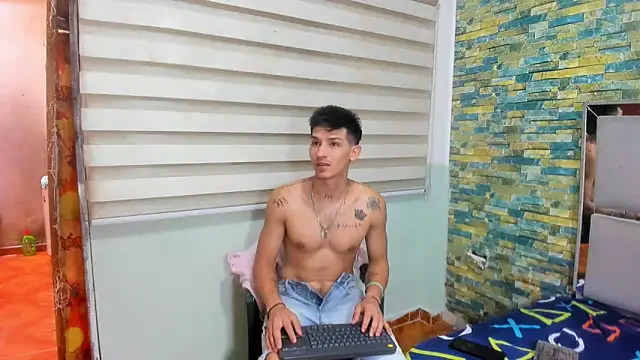 Snapshot of MasterSEX420 chatting on February 3, 2025, 6:49 pm MasterSEX420 online show from February 3, 2025, 6:49 pm