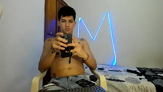 Snapshot of MasterSEX420 chatting on November 10, 2025, 1:37 am MasterSEX420 online show from November 10, 2025, 1:37 am