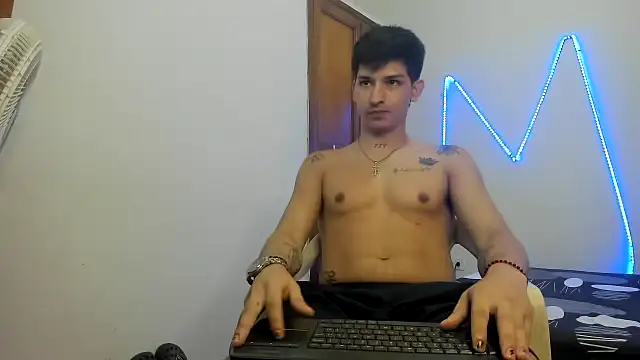 Snapshot of MasterSEX420 chatting on November 17, 2025, 2:12 pm MasterSEX420 online show from November 17, 2025, 2:12 pm