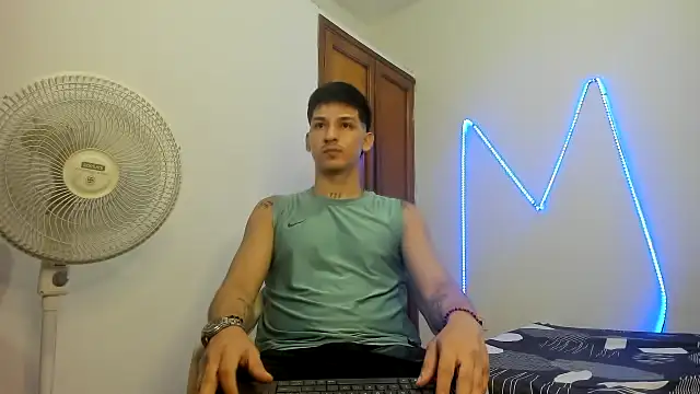 Snapshot of MasterSEX420 chatting on November 19, 2025, 11:05 pm MasterSEX420 online show from November 19, 2025, 11:05 pm