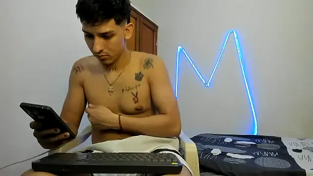 Snapshot of MasterSEX420 chatting on November 22, 2025, 8:52 pm MasterSEX420 online show from November 22, 2025, 8:52 pm