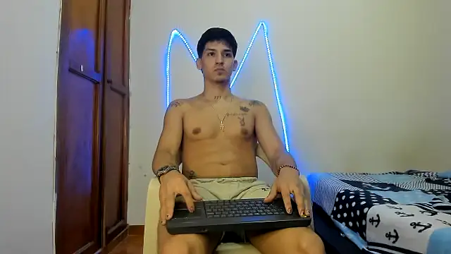 Snapshot of MasterSEX420 chatting on December 3, 2025, 2:30 am MasterSEX420 online show from December 3, 2025, 2:30 am