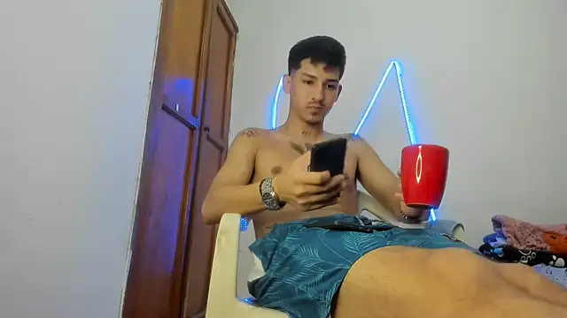 Snapshot of MasterSEX420 chatting on December 18, 2025, 2:12 pm MasterSEX420 online show from December 18, 2025, 2:12 pm