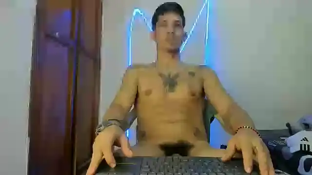 Snapshot of MasterSEX420 chatting on December 20, 2025, 12:40 am MasterSEX420 online show from December 20, 2025, 12:40 am