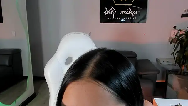 Snapshot of EmmaTorres_ chatting on February 16, 2025, 9:05 pm EmmaTorres online show from February 16, 2025, 9:05 pm