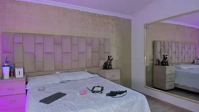 Snapshot of EmmaTorres_ chatting on February 25, 2025, 9:02 pm EmmaTorres online show from February 25, 2025, 9:02 pm