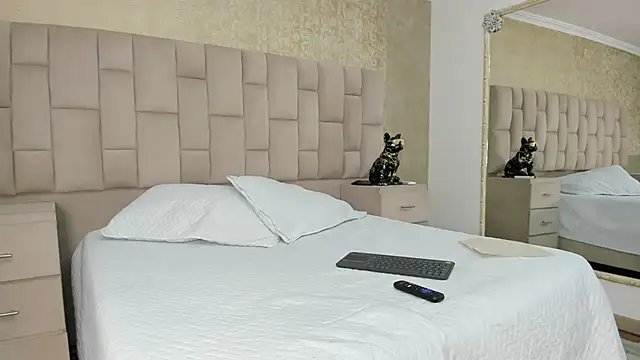 Snapshot of EmmaTorres_ chatting on September 14, 2025, 7:46 pm EmmaTorres online show from September 14, 2025, 7:46 pm