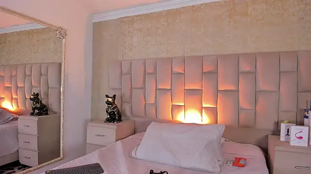 Snapshot of EmmaTorres_ chatting on November 15, 2025, 9:32 pm EmmaTorres online show from November 15, 2025, 9:32 pm