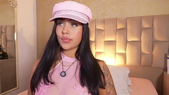 Snapshot of EmmaTorres_ chatting on November 22, 2025, 8:30 pm EmmaTorres online show from November 22, 2025, 8:30 pm