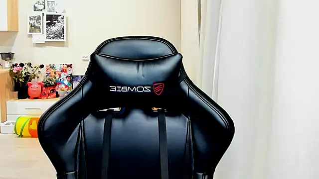 Sm0ly online show from October 25, 2025, 1:35 am