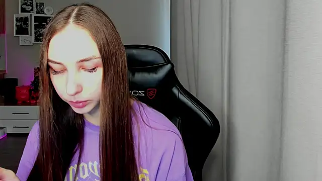 Sm0ly online show from May 27, 2026, 4:09 am