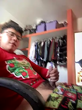 Parejasumisa27 online show from December 1, 2025, 6:24 pm