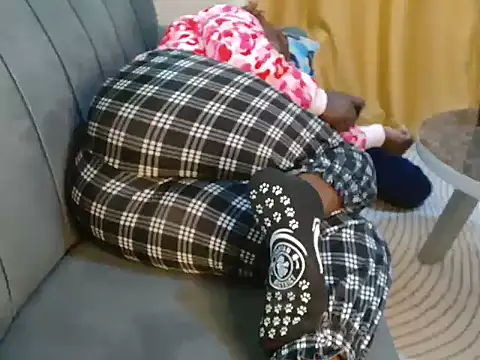 Snapshot of leslysexygirl chatting on October 18, 2025, 5:21 am leslysexygirl online show from October 18, 2025, 5:21 am