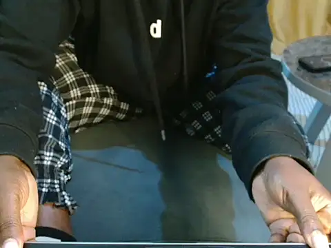 Snapshot of leslysexygirl chatting on October 19, 2025, 9:32 am leslysexygirl online show from October 19, 2025, 9:32 am