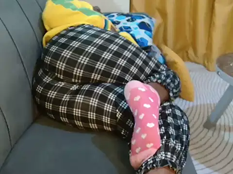 Snapshot of leslysexygirl chatting on October 28, 2025, 5:22 am leslysexygirl online show from October 28, 2025, 5:22 am