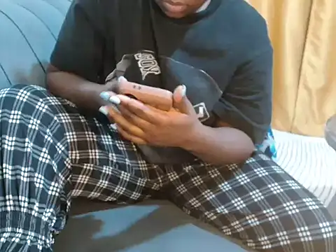 Snapshot of leslysexygirl chatting on November 4, 2025, 5:50 am leslysexygirl online show from November 4, 2025, 5:50 am