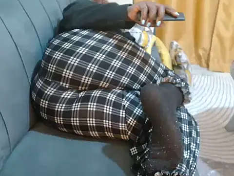 Snapshot of leslysexygirl chatting on November 5, 2025, 5:18 am leslysexygirl online show from November 5, 2025, 5:18 am