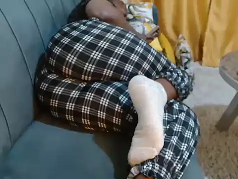 Snapshot of leslysexygirl chatting on November 16, 2025, 8:09 am leslysexygirl online show from November 16, 2025, 8:09 am