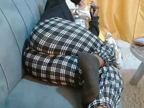 Snapshot of leslysexygirl chatting on November 17, 2025, 6:57 pm leslysexygirl online show from November 17, 2025, 6:57 pm