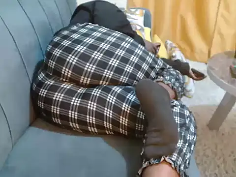 Snapshot of leslysexygirl chatting on November 18, 2025, 7:02 am leslysexygirl online show from November 18, 2025, 7:02 am