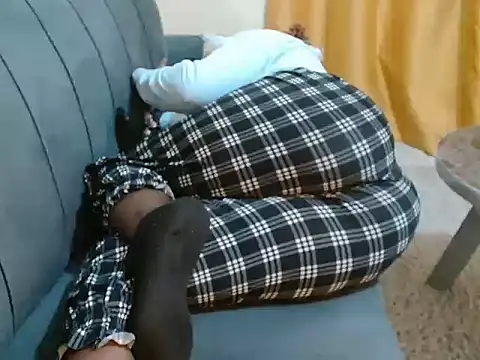 Snapshot of leslysexygirl chatting on November 24, 2025, 8:19 pm leslysexygirl online show from November 24, 2025, 8:19 pm