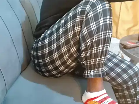 Snapshot of leslysexygirl chatting on November 30, 2025, 5:00 am leslysexygirl online show from November 30, 2025, 5:00 am