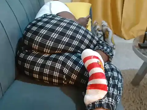 Snapshot of leslysexygirl chatting on December 1, 2025, 9:47 am leslysexygirl online show from December 1, 2025, 9:47 am