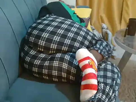 Snapshot of leslysexygirl chatting on December 2, 2025, 5:13 am leslysexygirl online show from December 2, 2025, 5:13 am