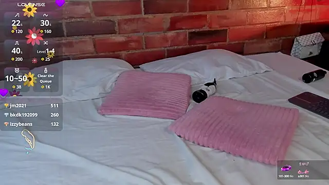 crystalvazquez online show from March 1, 2025, 4:11 pm