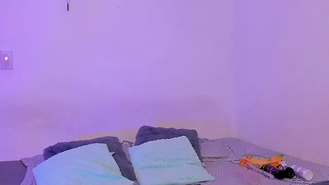 crystalvazquez online show from November 4, 2025, 12:04 pm